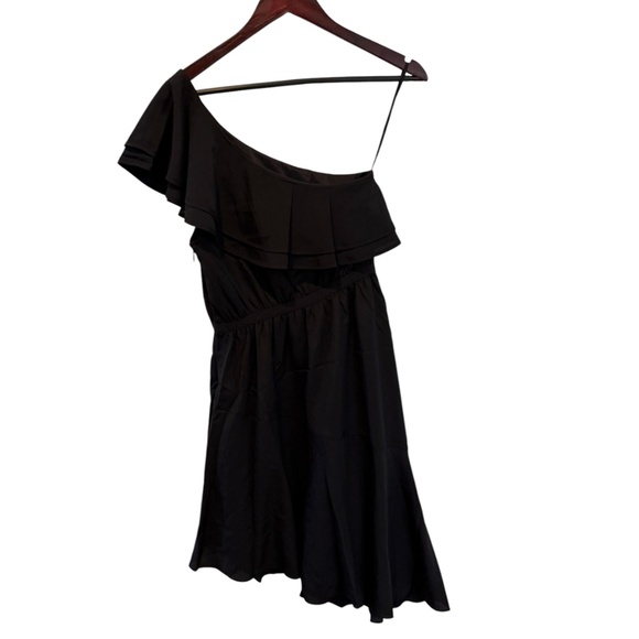 Likely Black One Off Shoulder Delbarton Dress Size 2 Asymmetrical Ruffle NWT - Picture 3 of 6